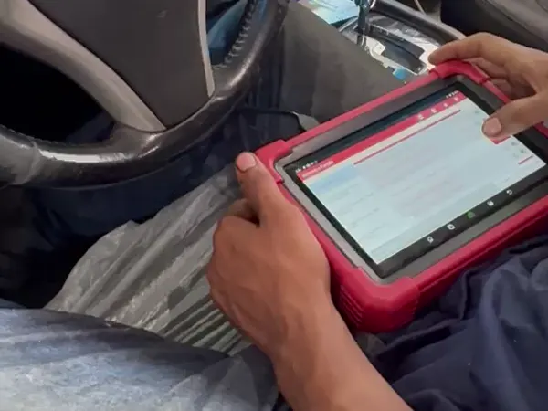 Leitura da central eletrônica no diagnóstico pré-compra da Altus Car Service